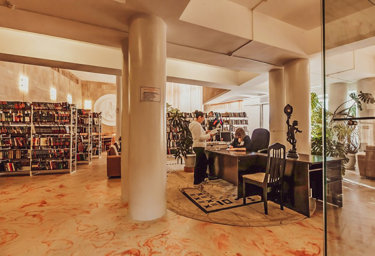 Библиотека в санатории Джинал в городе Кисловодске - фотография