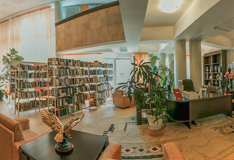 Библиотека в санатории Джинал в городе Кисловодске - фотография