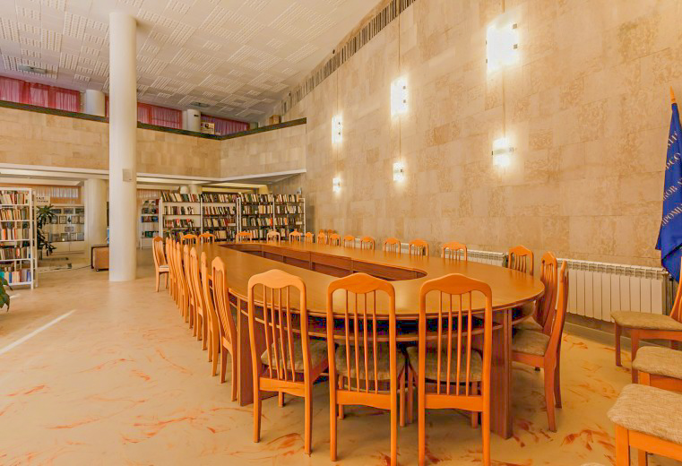 Библиотека в санатории Джинал в городе Кисловодске - фотография