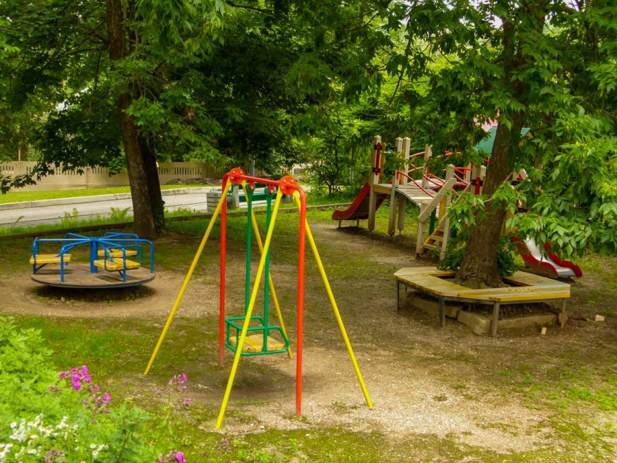 Детская площадка в санатории Джинал в городе Кисловодске - фотография