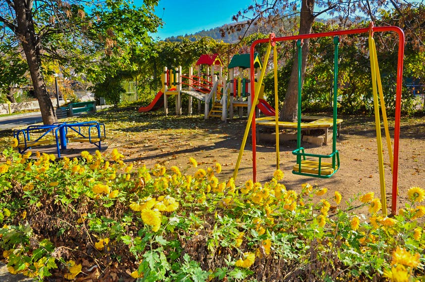 Детская площадка в санатории Джинал в городе Кисловодске - фотография