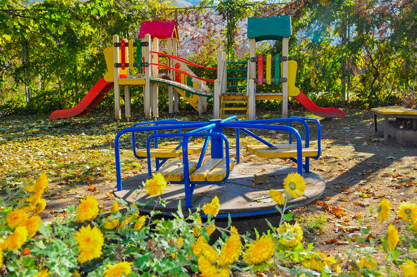 Детская площадка в санатории Джинал в городе Кисловодске - фотография