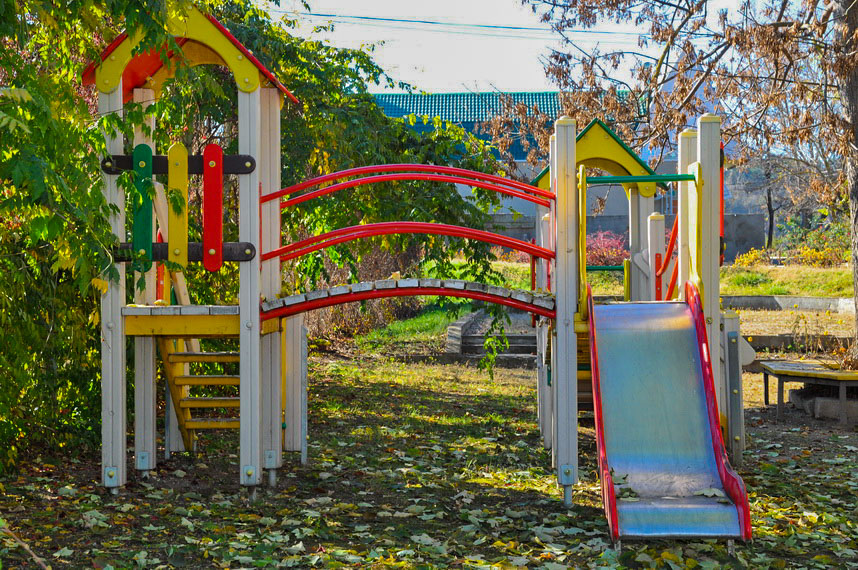 Детская площадка в санатории Джинал в городе Кисловодске - фотография