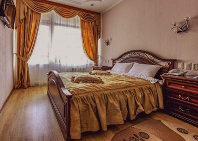 Номер двухместный двухкомнатный дабл премиум в санатории Джинал в городе Кисловодске - фотография