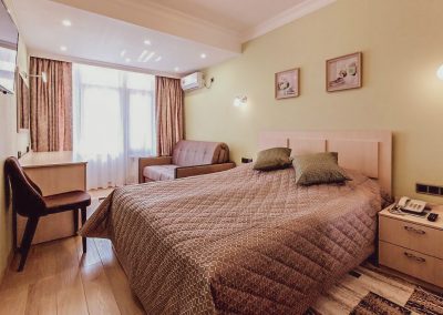 Номер двухместный дабл комфорт в санатории Джинал в городе Кисловодске - фотография