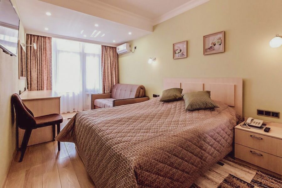 Номер двухместный дабл комфорт в санатории Джинал в городе Кисловодске - фотография