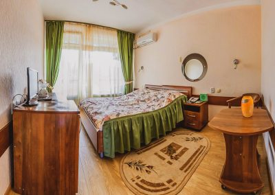 Номер двухместный дабл стандарт в санатории Джинал в городе Кисловодске - фотография