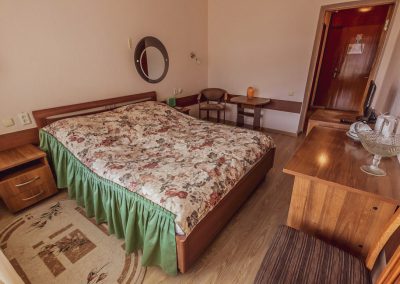 Номер двухместный дабл стандарт в санатории Джинал в городе Кисловодске - фотография