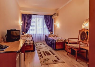 Номер двухместный твин без балкона в санатории Джинал в городе Кисловодске - фотография