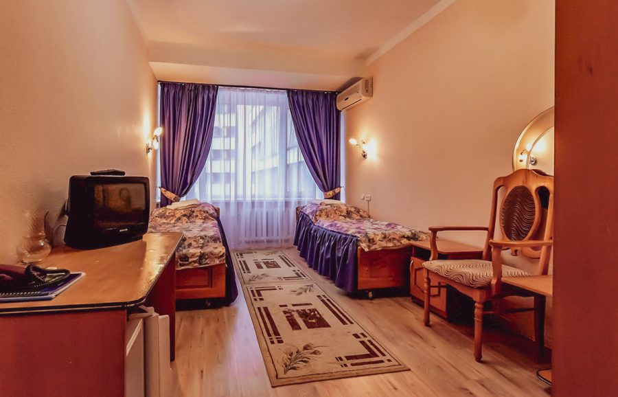 Номер двухместный твин без балкона в санатории Джинал в городе Кисловодске - фотография