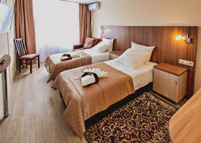 Номер двухместный твин дабл улучшенный в санатории Джинал в городе Кисловодске - фотография