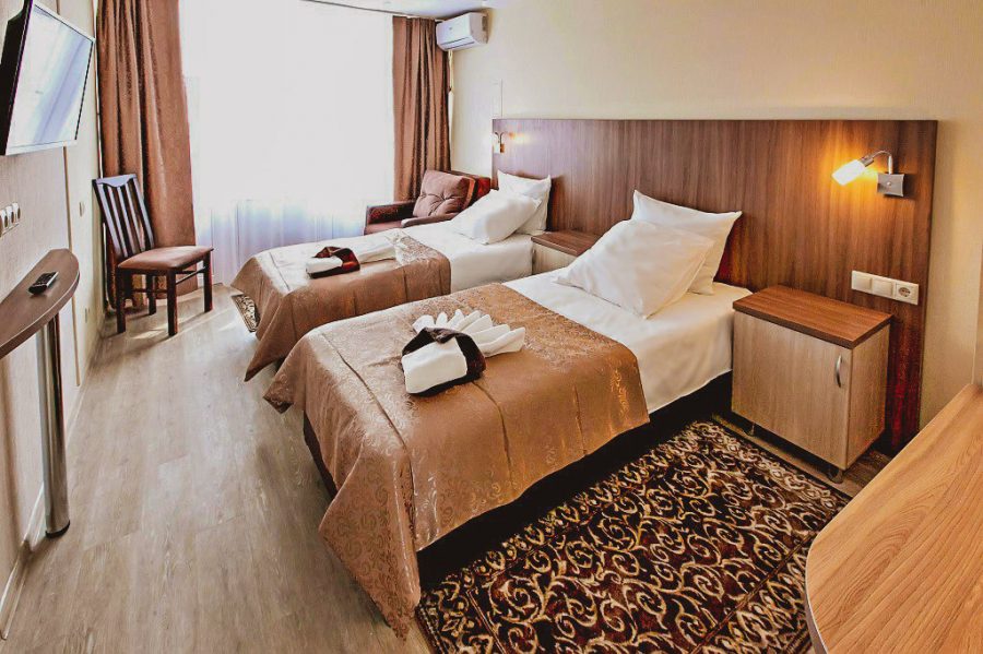 Номер двухместный твин дабл улучшенный в санатории Джинал в городе Кисловодске - фотография