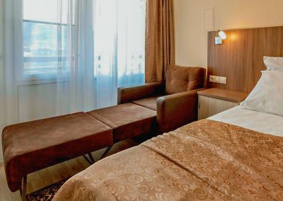 Номер двухместный твин дабл улучшенный в санатории Джинал в городе Кисловодске - фотография