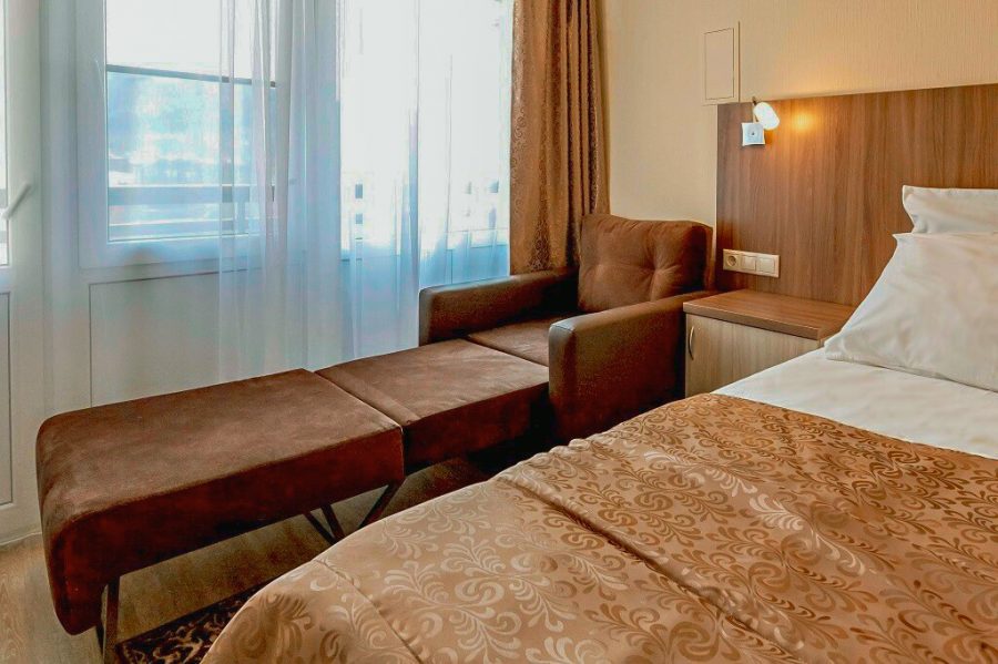Номер двухместный твин дабл улучшенный в санатории Джинал в городе Кисловодске - фотография