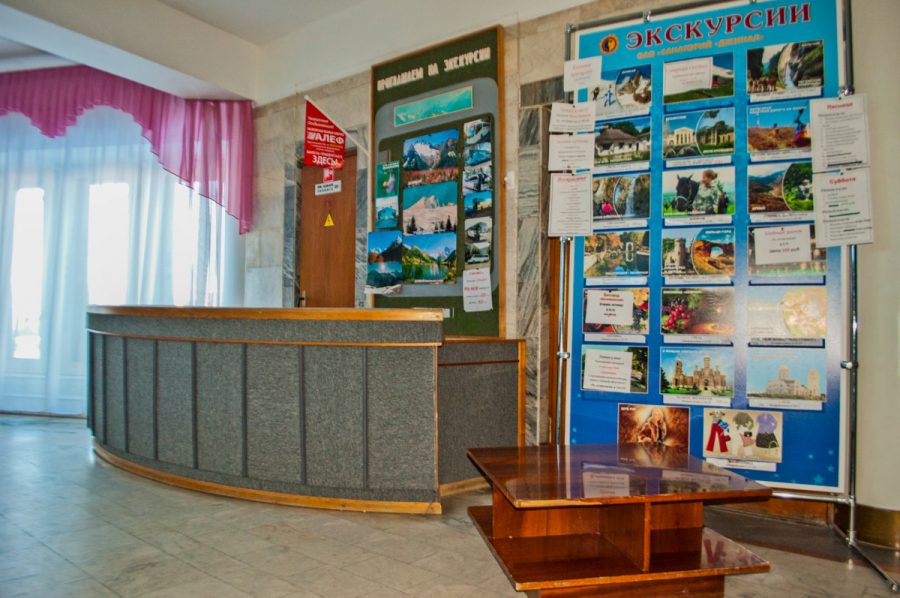 Холл в санатории Джинал в городе Кисловодске - фотография