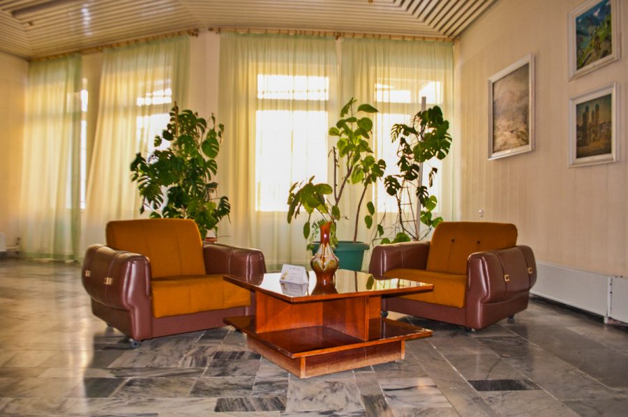 Холл в санатории Джинал в городе Кисловодске - фотография