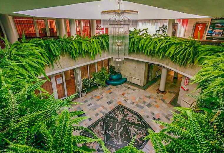 Холл в санатории Джинал в городе Кисловодске - фотография