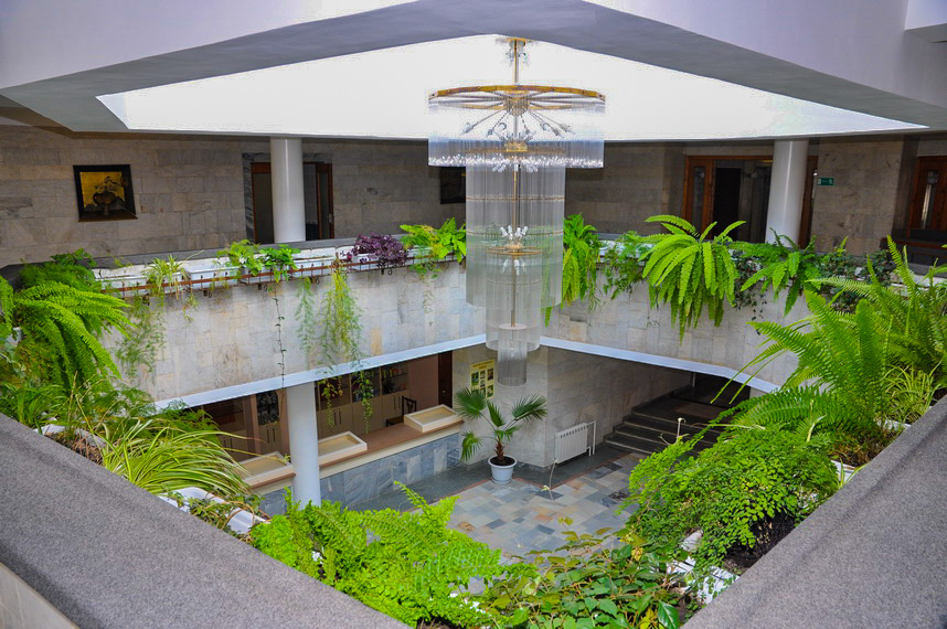 Холл в санатории Джинал в городе Кисловодске - фотография