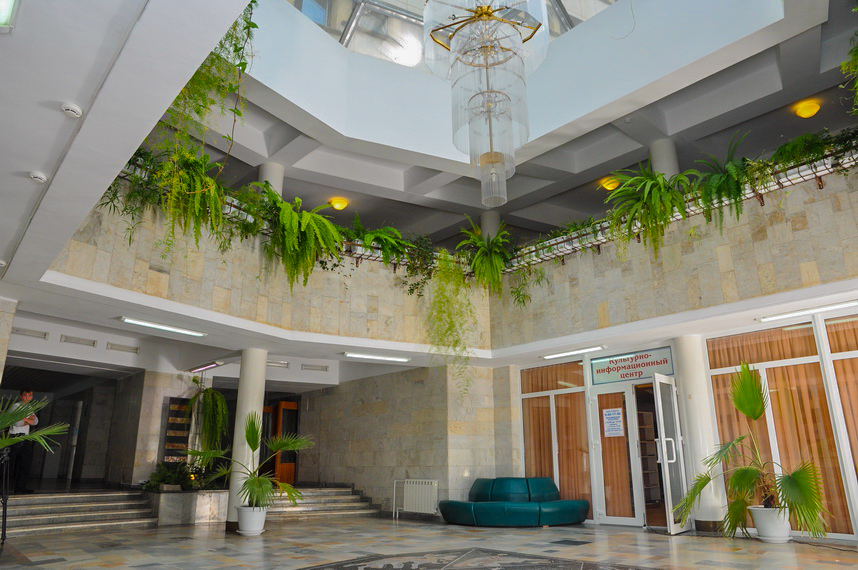 Холл в санатории Джинал в городе Кисловодске - фотография