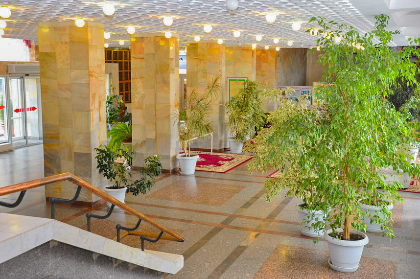 Холл в санатории Джинал в городе Кисловодске - фотография