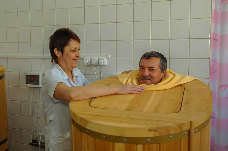 Кедровая бочка в санатории Джинал в городе Кисловодске - фотография