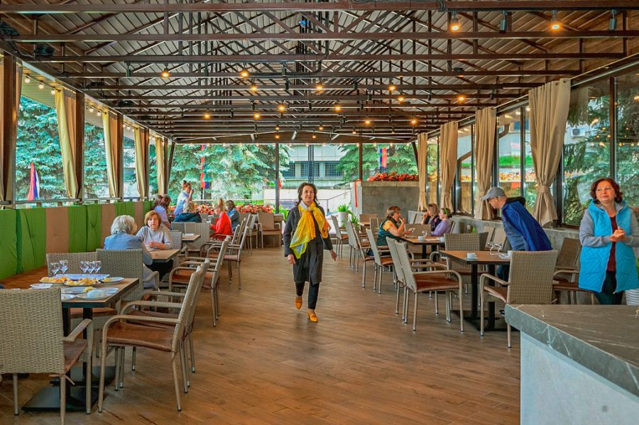 Летнее кафе в санатории Джинал в городе Кисловодске - фотография