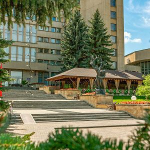 Летнее кафе в санатории Джинал в городе Кисловодске - фотография