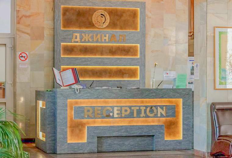 Ресепшн в санатории Джинал в городе Кисловодске - фотография