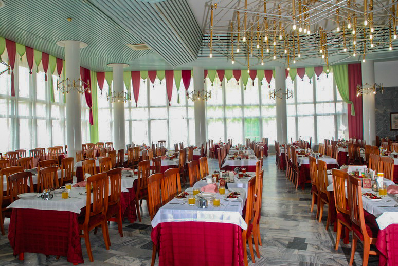 Столовая в санатории Джинал в городе Кисловодске - фотография