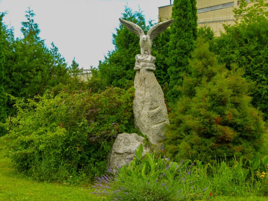 Орел символ КМВ в санатории Джинал в городе Кисловодске - фотография