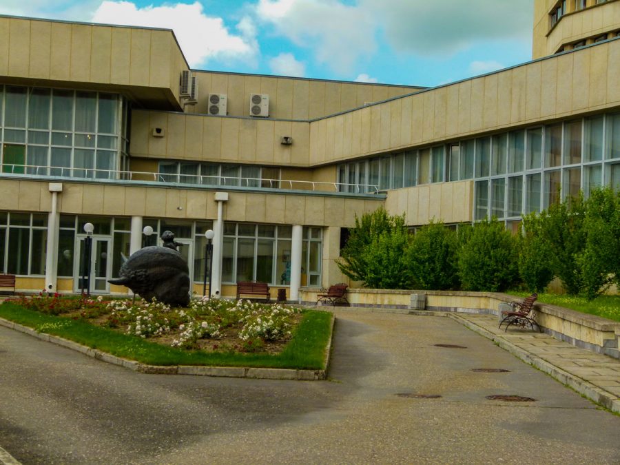 Территория в санатории Джинал в городе Кисловодске - фотография