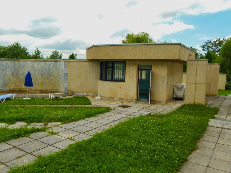 Территория в санатории Джинал в городе Кисловодске - фотография