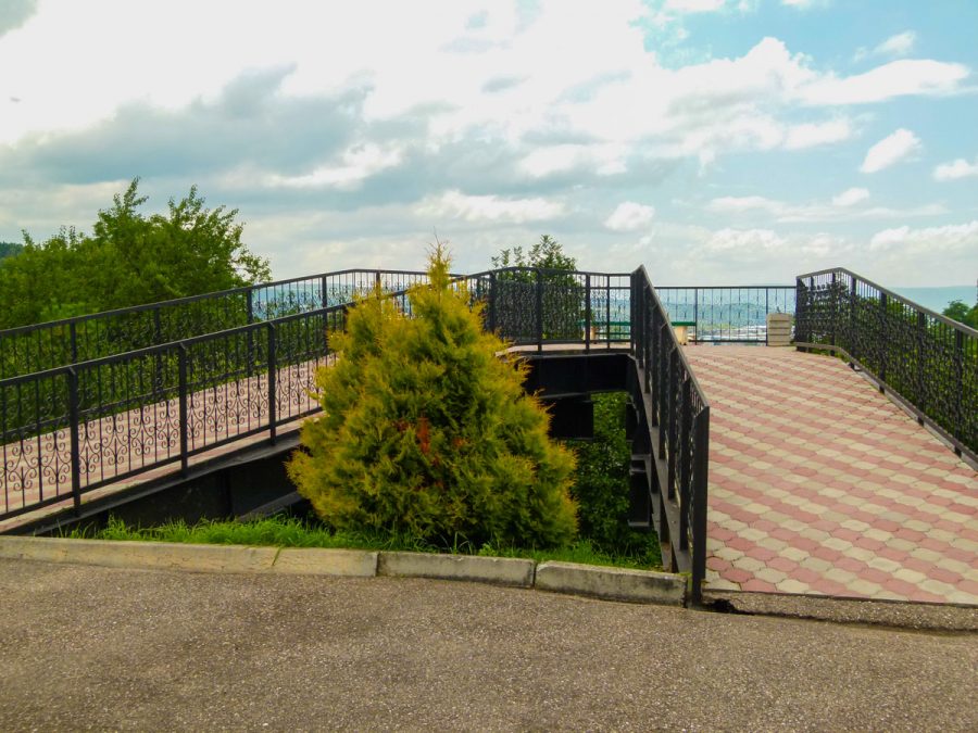 Территория в санатории Джинал в городе Кисловодске - фотография