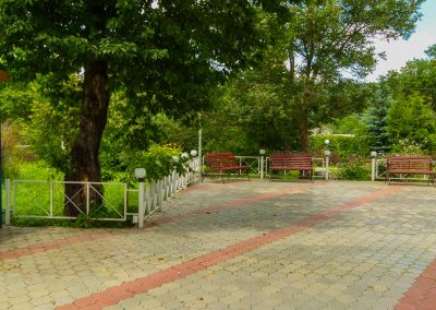 Территория в санатории Джинал в городе Кисловодске - фотография