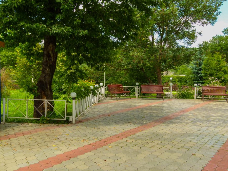 Территория в санатории Джинал в городе Кисловодске - фотография