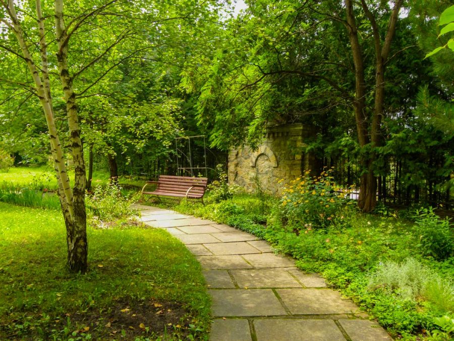 Территория в санатории Джинал в городе Кисловодске - фотография