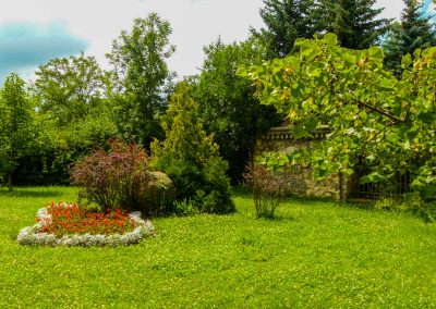 Территория в санатории Джинал в городе Кисловодске - фотография