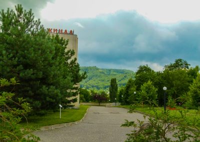 Территория в санатории Джинал в городе Кисловодске - фотография