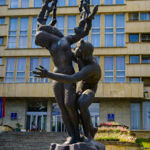 Статуя в санатории Джинал в городе Кисловодске - фотография