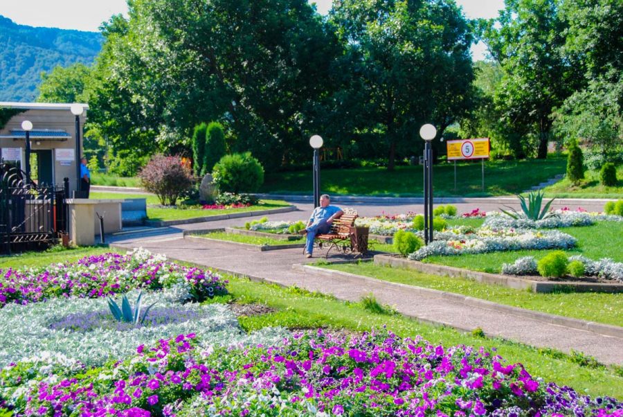 Территория в санатории Джинал в городе Кисловодске - фотография
