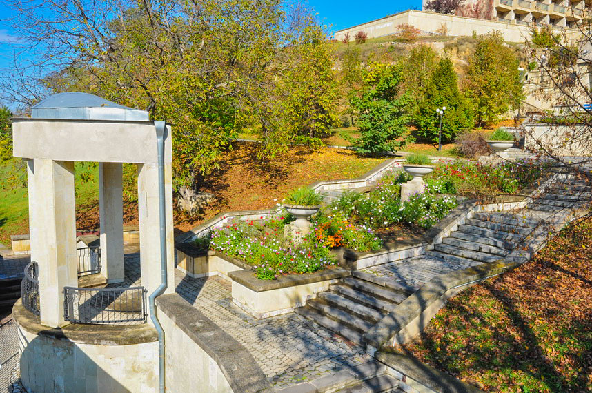 Беседка в санатории Джинал в городе Кисловодске - фотография