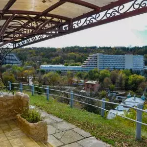 Беседка в санатории Джинал в городе Кисловодске - фотография