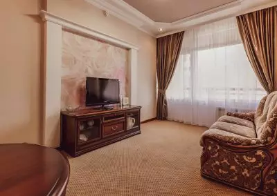 Номер двухместный двухкомнатный дабл премиум в санатории Джинал в городе Кисловодске - фотография