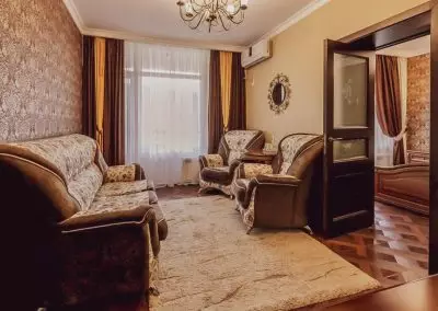 Номер двухместный двухкомнатный дабл премиум в санатории Джинал в городе Кисловодске - фотография