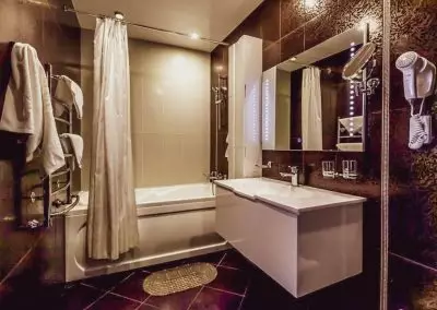 Номер двухместный двухкомнатный дабл премиум в санатории Джинал в городе Кисловодске - фотография