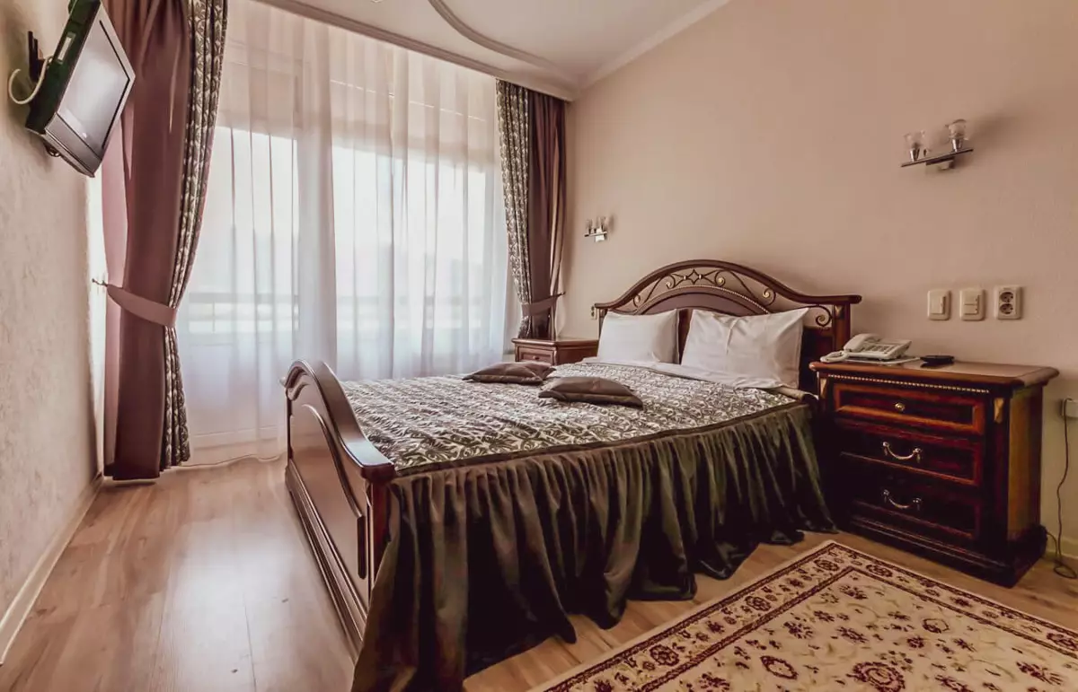 Номер двухместный двухкомнатный дабл премиум в санатории Джинал в городе Кисловодске - фотография