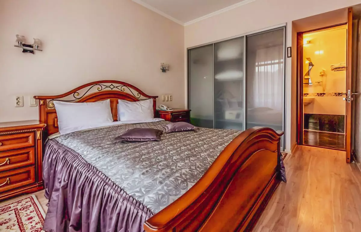 Номер двухместный двухкомнатный дабл премиум в санатории Джинал в городе Кисловодске - фотография