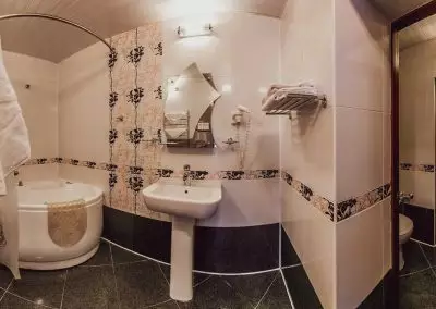 Номер двухместный двухкомнатный дабл премиум в санатории Джинал в городе Кисловодске - фотография