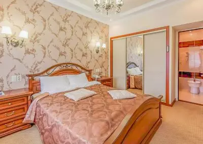 Номер двухместный двухкомнатный дабл премиум в санатории Джинал в городе Кисловодске - фотография