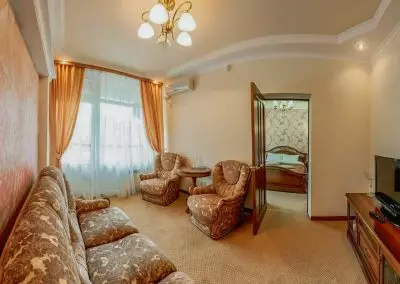 Номер двухместный двухкомнатный дабл премиум в санатории Джинал в городе Кисловодске - фотография